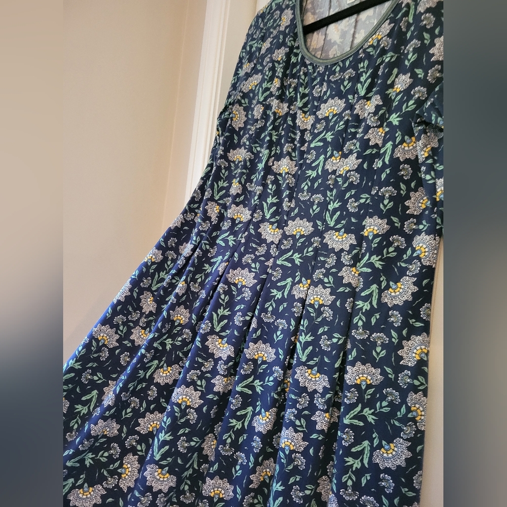 Max Studio navy paisley 3/4 sleeves midi dress no iron! Size large - Picture 5 of 6